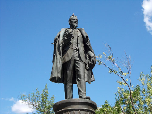 Памятник Шухову в Москве