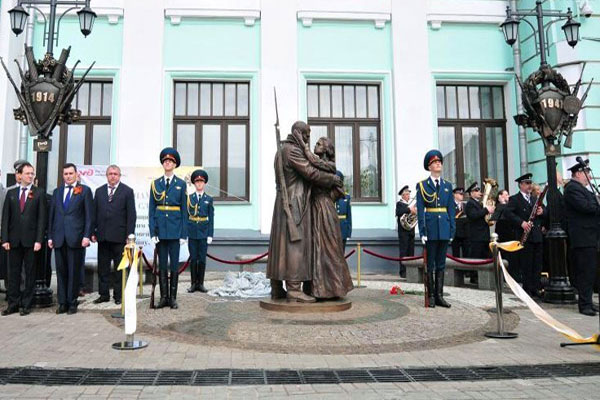 Памятник Прощание славянки в Москве