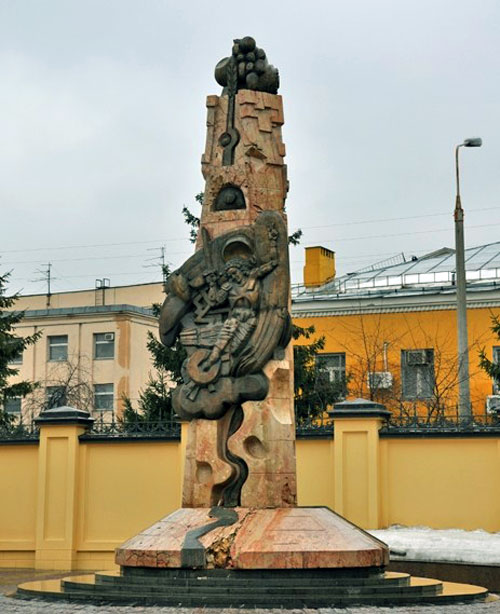 Памятник "Возрождение" на Большой Ордынке в Москве