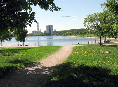 Гольяновский парк и пруд в Москве