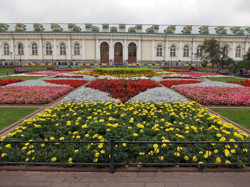 Цветник в Александровском саду
