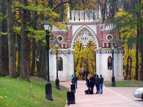 Царицыно в Москве: фигурные виноградные ворота