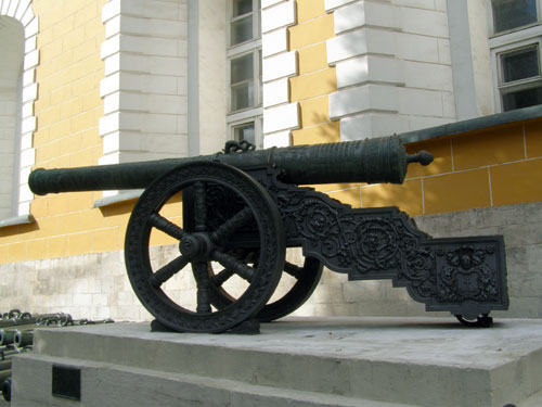 Артиллерийские орудия в Кремле