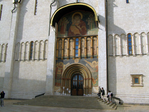 Главные врата Успенского собора