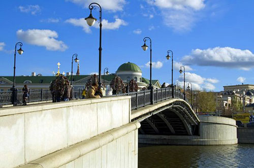 Лужков мост в городе Москве