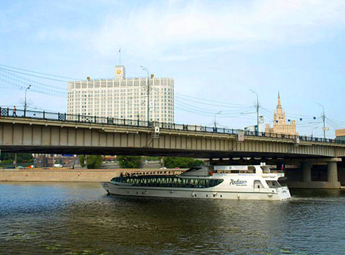 Новоарбатский мост в Москве