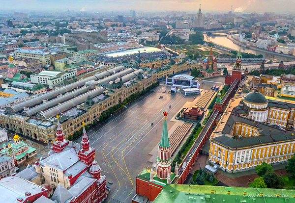 Какая площадь Красной площади в Москве?