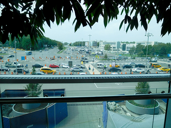 Аэропорт Домодедово - вид на привокзальную площадь