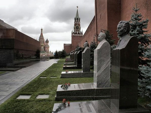 Некрополь у Кремлевской стены на Красной площади