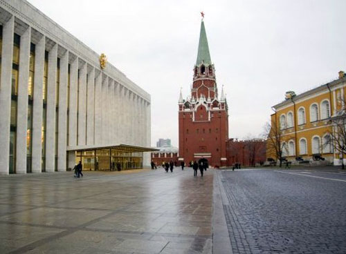 Троицкая площадь Кремля в Москве