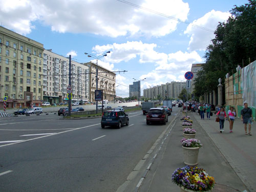 Улица Крымский Вал в Москве