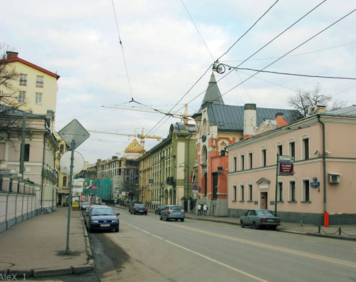 Улица Остоженка в Москве